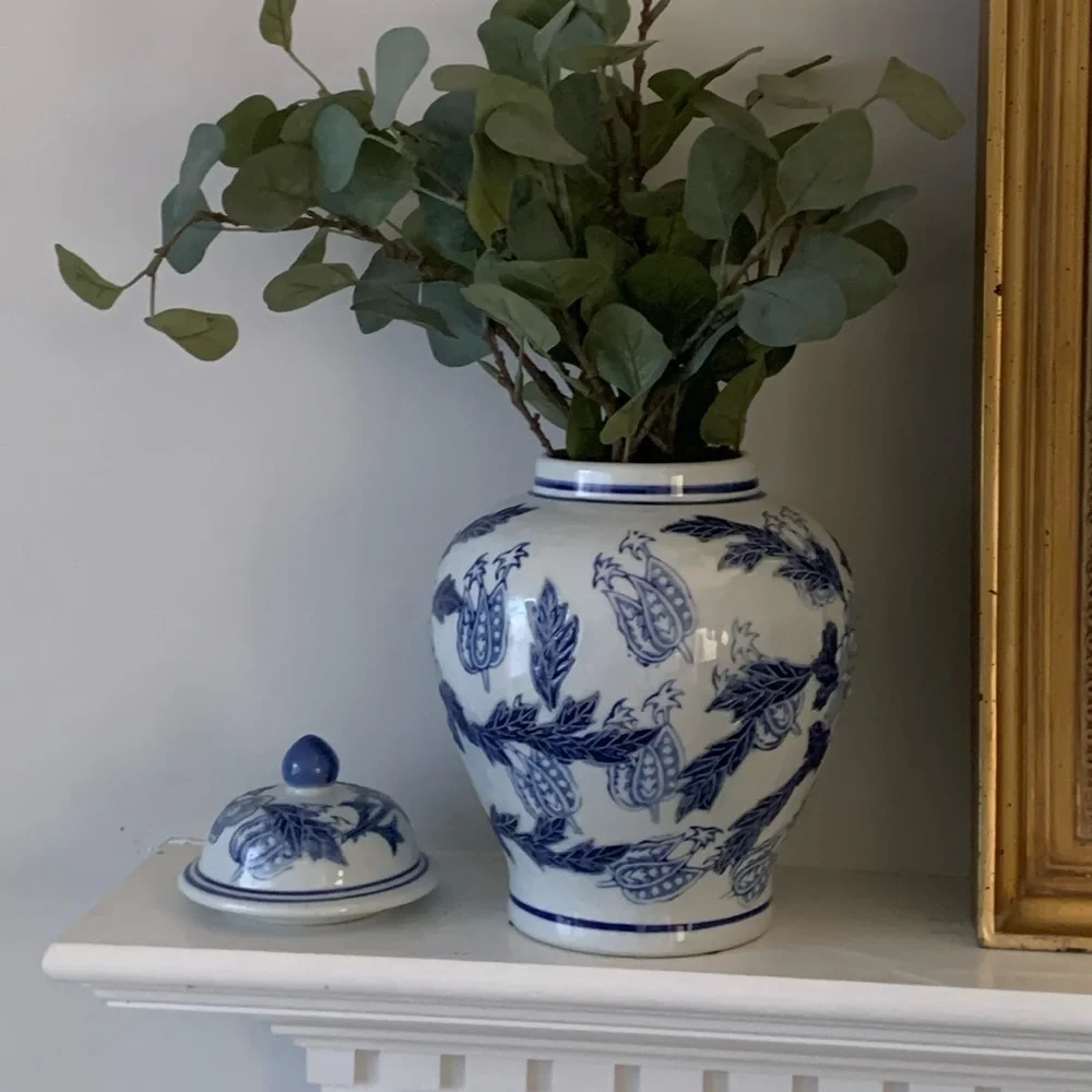 Chinoiserie blue white ginger jar vase with lid New tradition ceramic home decor